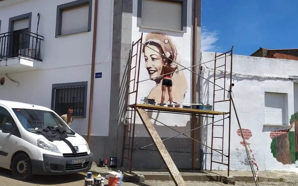 Foto 2 - Arranca en Pere&ntilde;a la quinta edici&oacute;n del certamen de pintura mural EnPere&ntilde;arte  