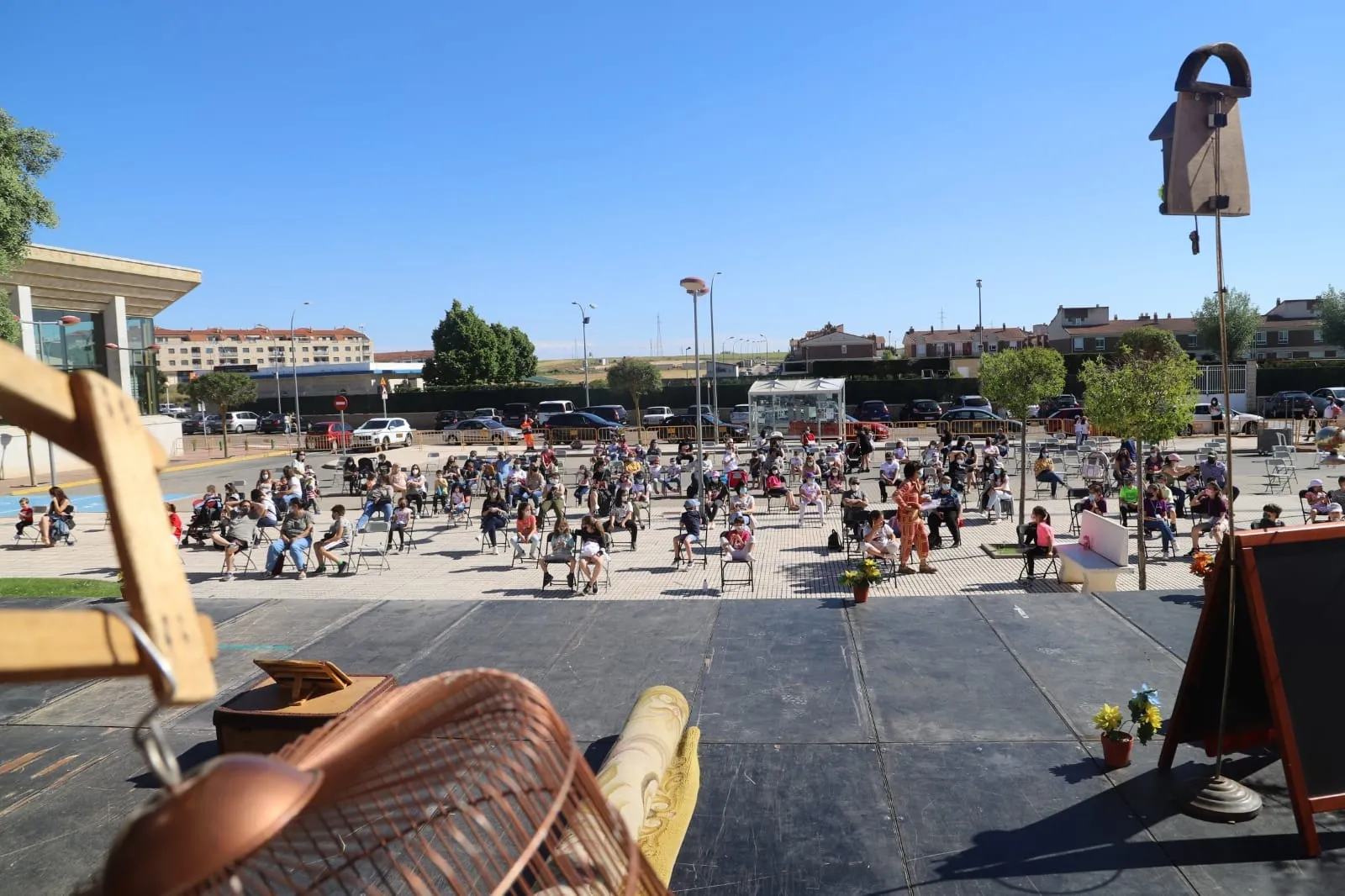 Foto 4 - Los ni&ntilde;os disfrutan del teatro con la compa&ntilde;&iacute;a El Gran Rufus en Villares de la Reina  