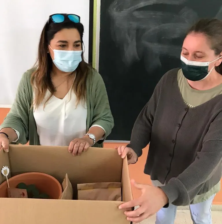 Foto 4 - Los alumnos de 4&ordm; de Primaria reciben los kits de cultivo de C&aacute;ritas  