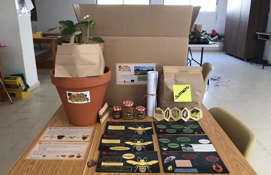 Foto 2 - Los alumnos de 4&ordm; de Primaria reciben los kits de cultivo de C&aacute;ritas  
