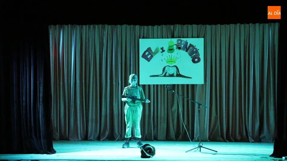 Foto 11 - Los participantes del taller de teatro infantil de Aldead&aacute;vila cierran el curso con dos...