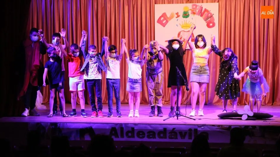 Foto 3 - Los participantes del taller de teatro infantil de Aldead&aacute;vila cierran el curso con dos...