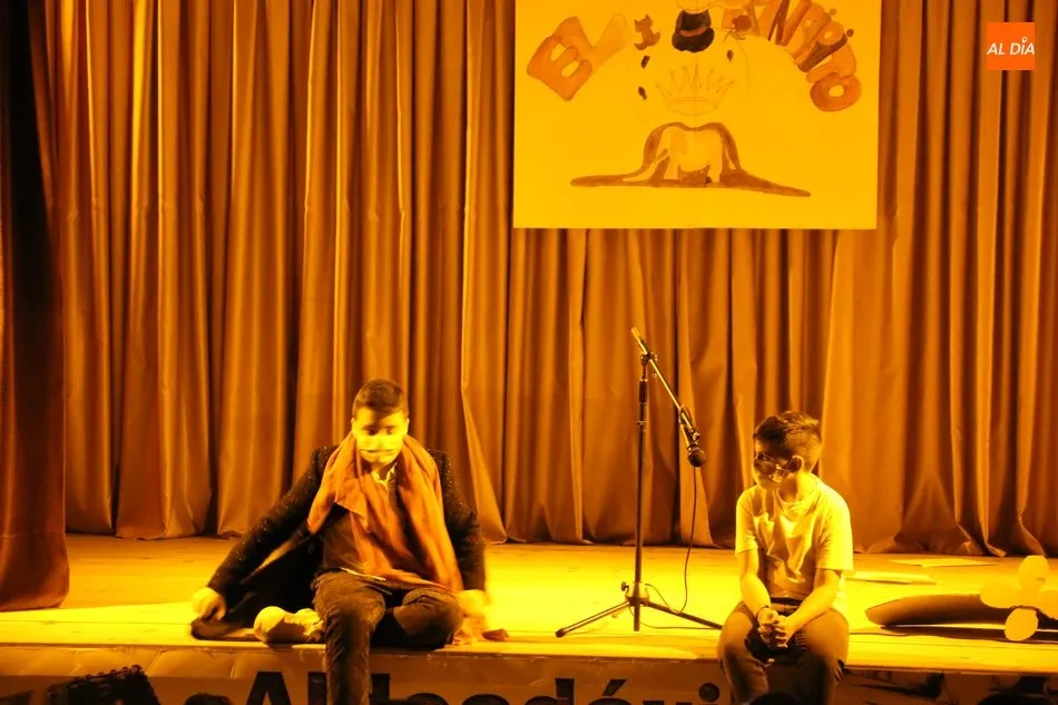 Foto 2 - Los participantes del taller de teatro infantil de Aldead&aacute;vila cierran el curso con dos...