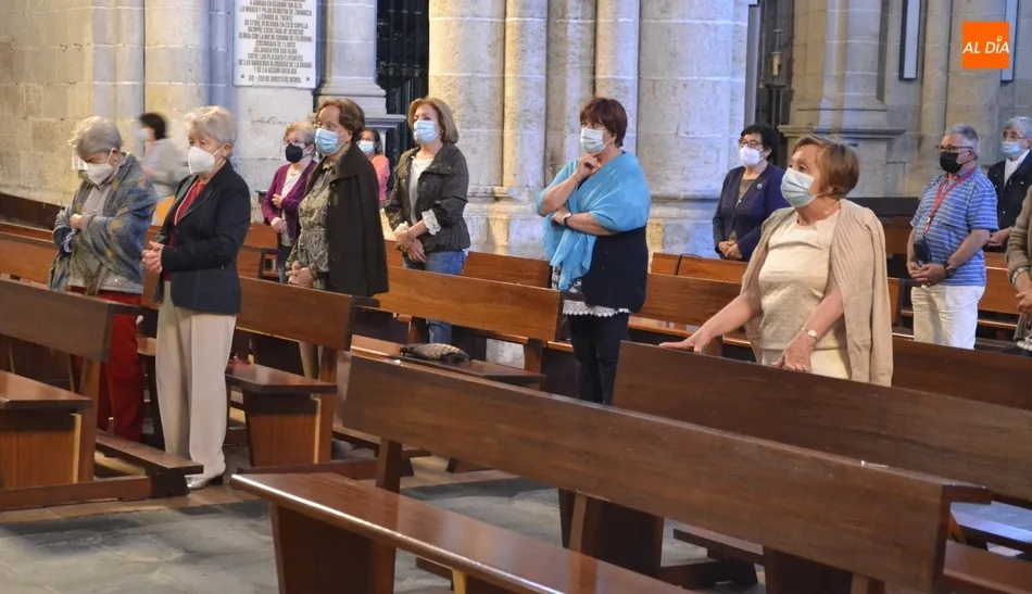 Foto 11 - C&aacute;ritas pide en su &lsquo;C&iacute;rculo del Silencio&rsquo; en el Claustro de la Catedral &ldquo;no pasar de...