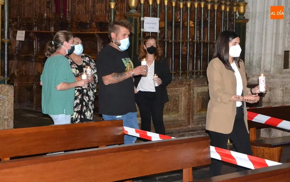 Foto 8 - C&aacute;ritas pide en su &lsquo;C&iacute;rculo del Silencio&rsquo; en el Claustro de la Catedral &ldquo;no pasar de...