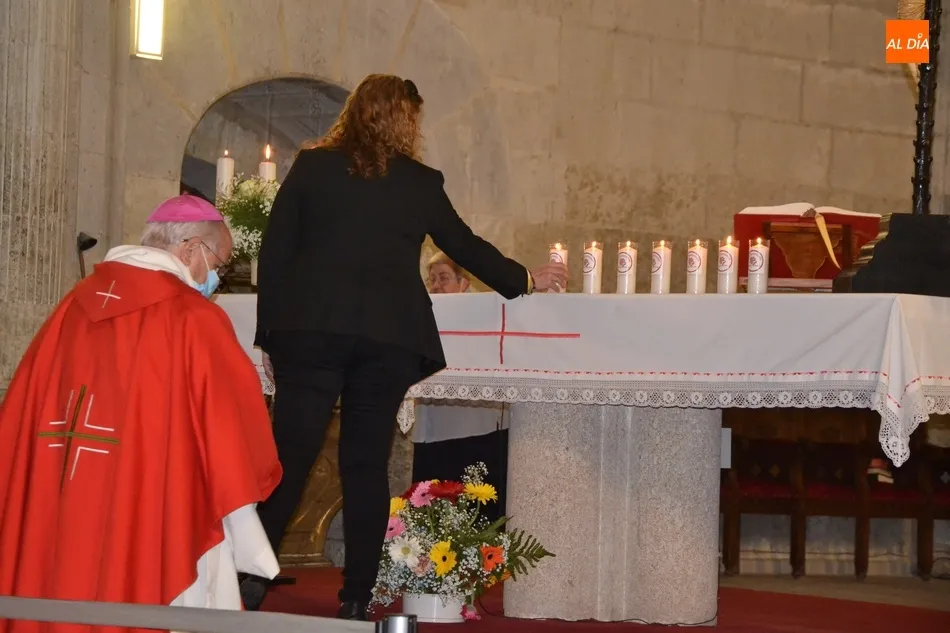 Foto 5 - C&aacute;ritas pide en su &lsquo;C&iacute;rculo del Silencio&rsquo; en el Claustro de la Catedral &ldquo;no pasar de...