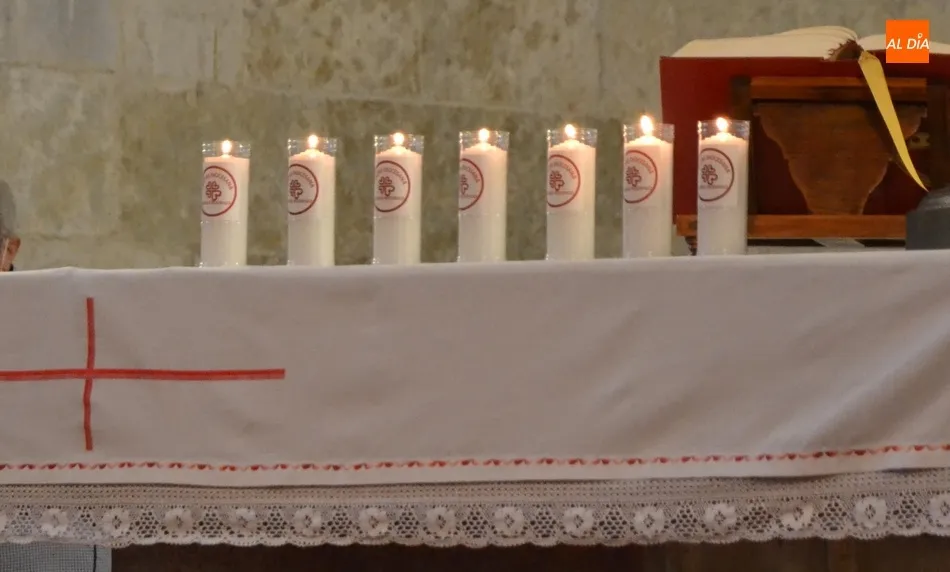 Foto 4 - C&aacute;ritas pide en su &lsquo;C&iacute;rculo del Silencio&rsquo; en el Claustro de la Catedral &ldquo;no pasar de...