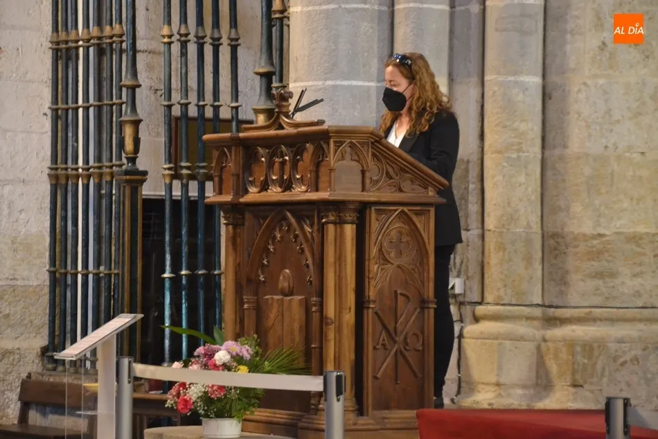 Foto 3 - C&aacute;ritas pide en su &lsquo;C&iacute;rculo del Silencio&rsquo; en el Claustro de la Catedral &ldquo;no pasar de...