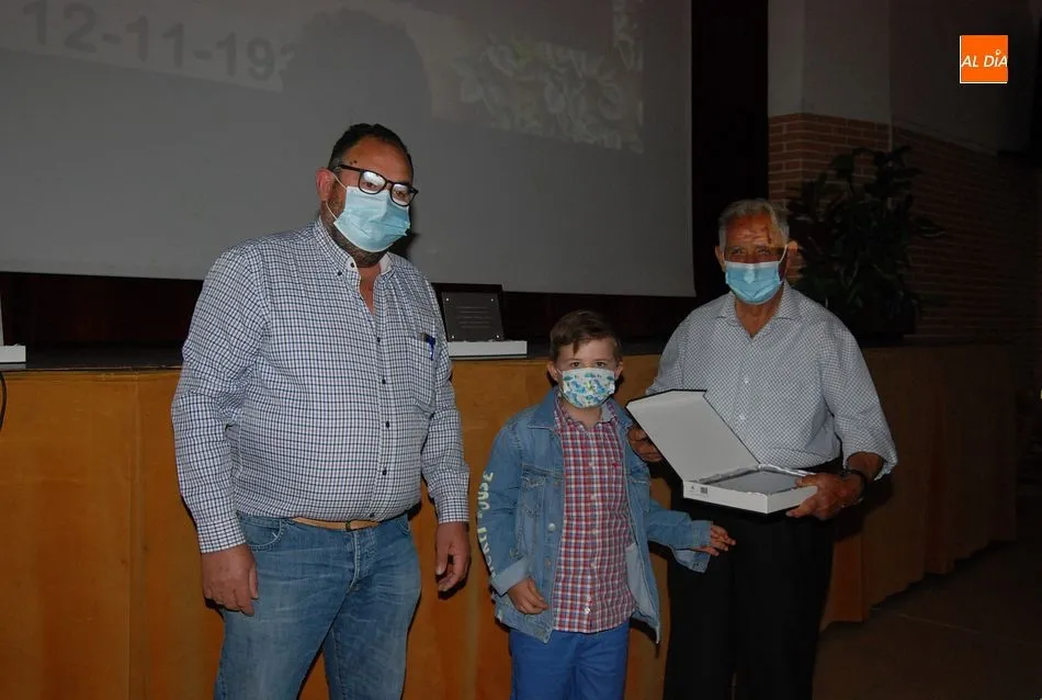 Foto 11 - Sancti-Sp&iacute;ritus homenajea a sus mayores y agasaja a los peque&ntilde;os sanctispirituenses  
