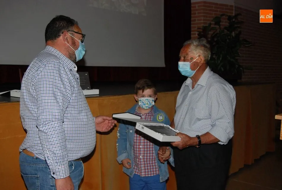 Foto 10 - Sancti-Sp&iacute;ritus homenajea a sus mayores y agasaja a los peque&ntilde;os sanctispirituenses  