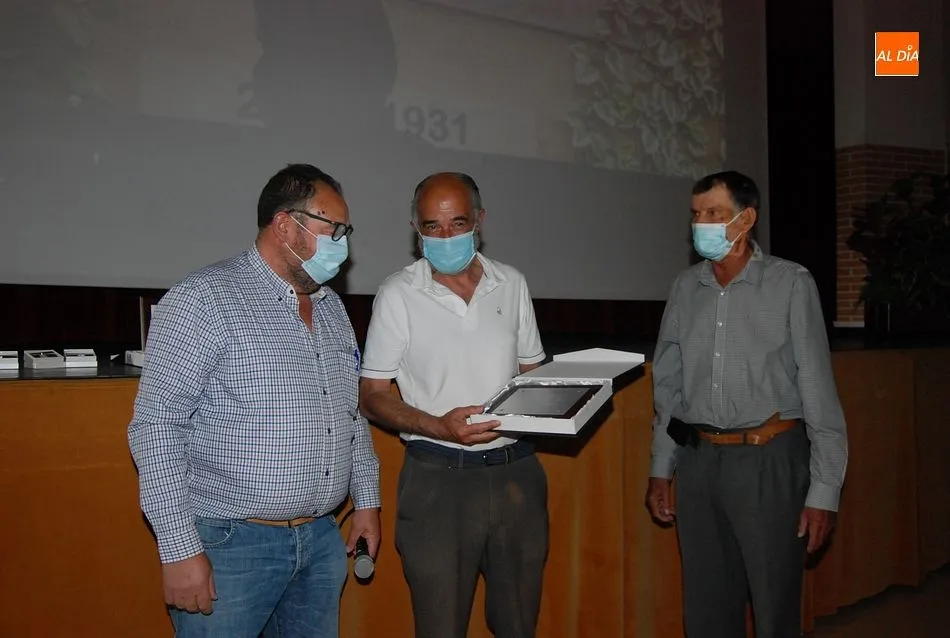 Foto 9 - Sancti-Sp&iacute;ritus homenajea a sus mayores y agasaja a los peque&ntilde;os sanctispirituenses  