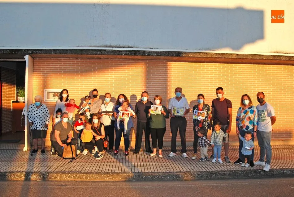 Foto 2 - Sancti-Sp&iacute;ritus homenajea a sus mayores y agasaja a los peque&ntilde;os sanctispirituenses  