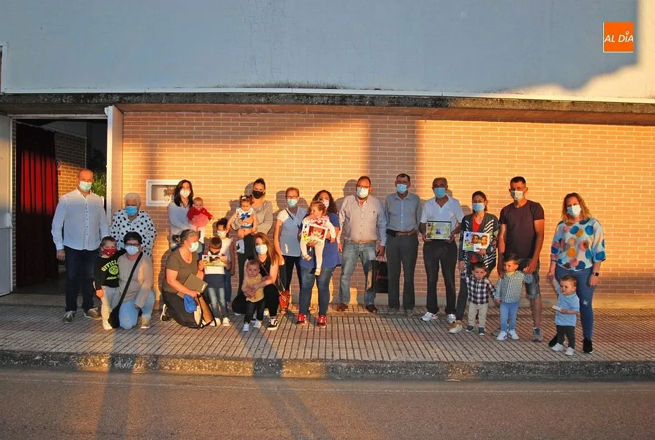 Homenajeados a las puertas del Centro Cultural/ Rep. gráfico: Adrián M.Pastor