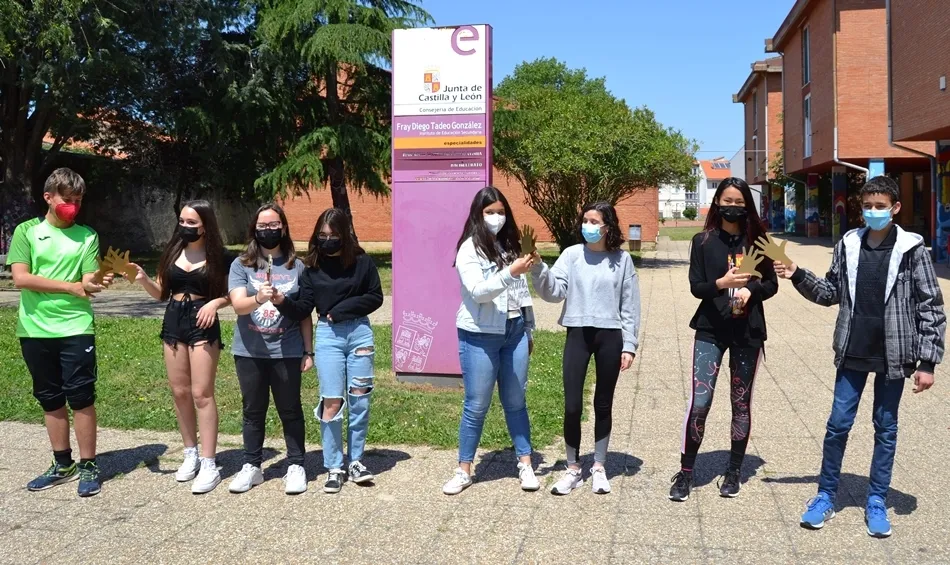 Foto 11 - Astr&oacute;briga regala manos de su Sol a 40 escolares de Ciudad Rodrigo gracias a una donaci&oacute;n de...