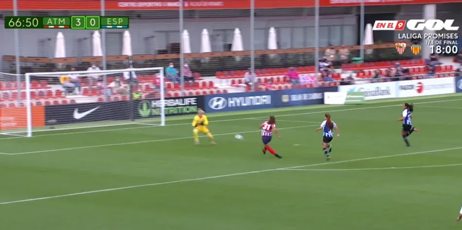 Foto 9 - Carmen &Aacute;lvarez S&aacute;nchez debuta en la m&aacute;xima categor&iacute;a del f&uacute;tbol femenino marcando un gol  