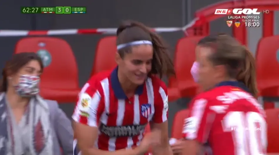 Foto 10 - Carmen &Aacute;lvarez S&aacute;nchez debuta en la m&aacute;xima categor&iacute;a del f&uacute;tbol femenino marcando un gol  