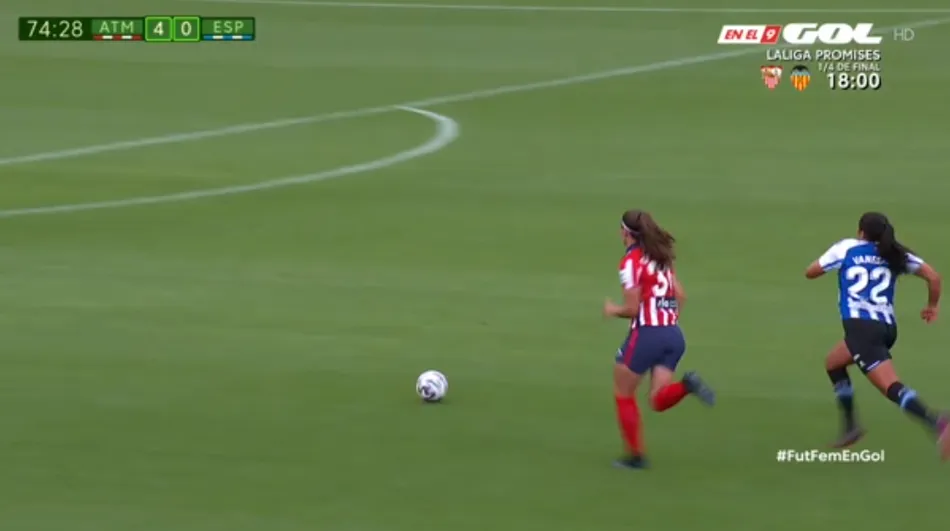 Foto 8 - Carmen &Aacute;lvarez S&aacute;nchez debuta en la m&aacute;xima categor&iacute;a del f&uacute;tbol femenino marcando un gol  