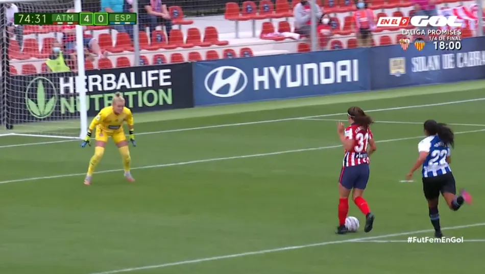 Foto 7 - Carmen &Aacute;lvarez S&aacute;nchez debuta en la m&aacute;xima categor&iacute;a del f&uacute;tbol femenino marcando un gol  