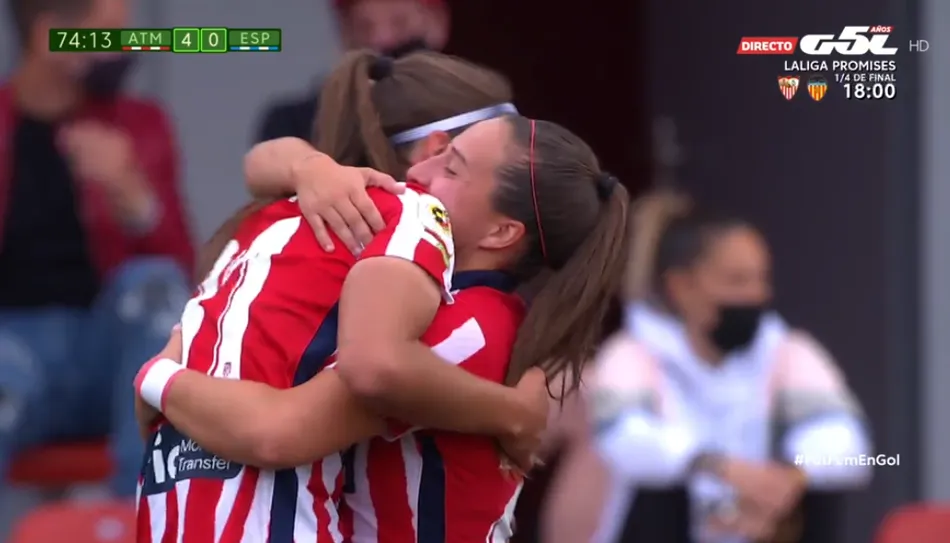 Foto 3 - Carmen &Aacute;lvarez S&aacute;nchez debuta en la m&aacute;xima categor&iacute;a del f&uacute;tbol femenino marcando un gol  