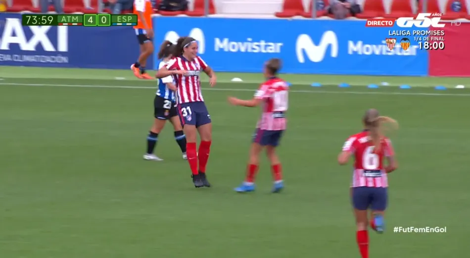 Foto 4 - Carmen &Aacute;lvarez S&aacute;nchez debuta en la m&aacute;xima categor&iacute;a del f&uacute;tbol femenino marcando un gol  