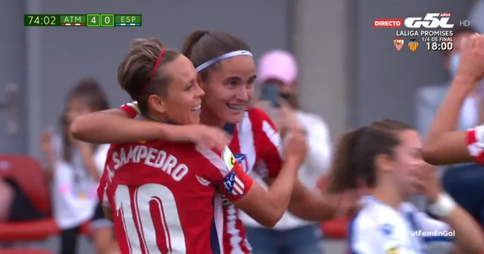 Carmen Álvarez celebra su gol