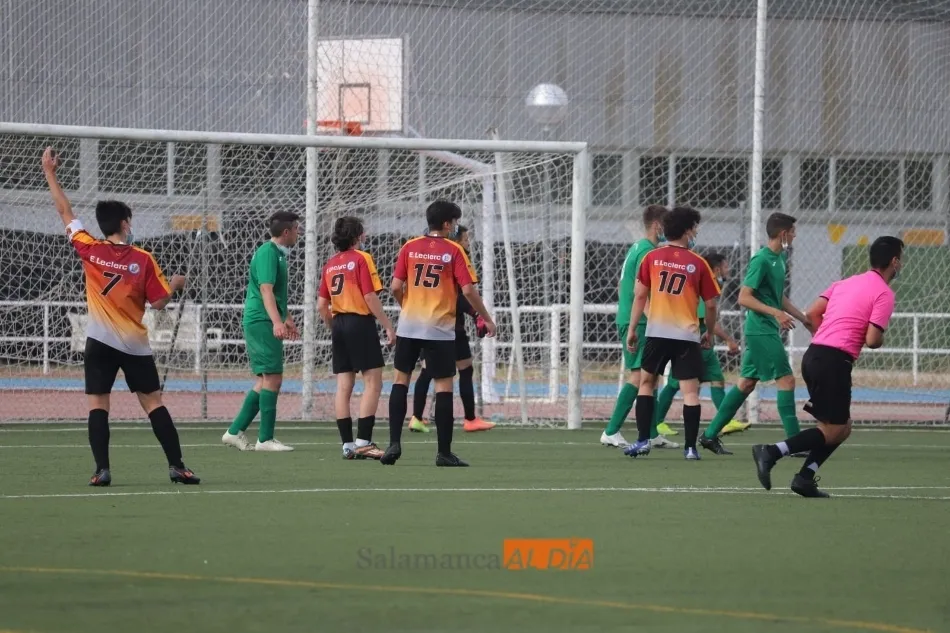 Foto 8 - Emocionante inicio de los playoffs por el t&iacute;tulo de la Provincial de Aficionados