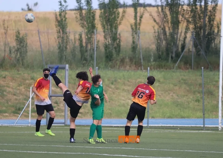 Foto 7 - Emocionante inicio de los playoffs por el t&iacute;tulo de la Provincial de Aficionados