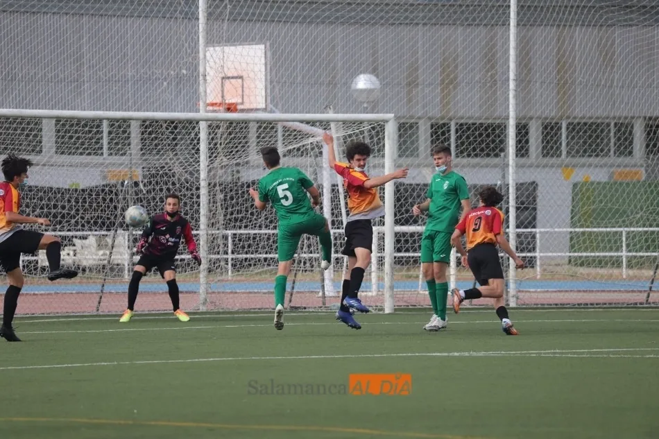 Foto 6 - Emocionante inicio de los playoffs por el t&iacute;tulo de la Provincial de Aficionados