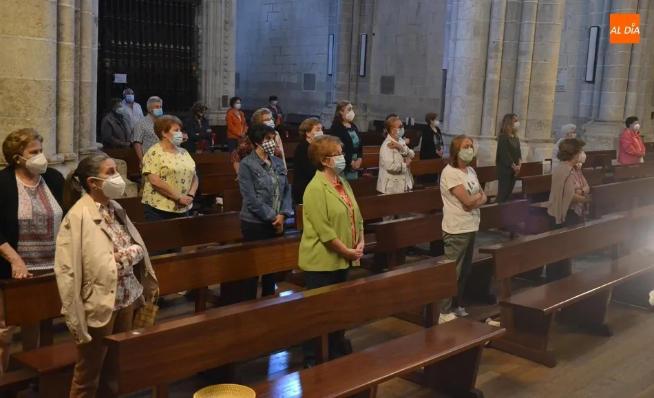 Foto 7 - Amplia asistencia al inicio de la novena en honor a San Antonio, con un recuerdo para Nicol&aacute;s...