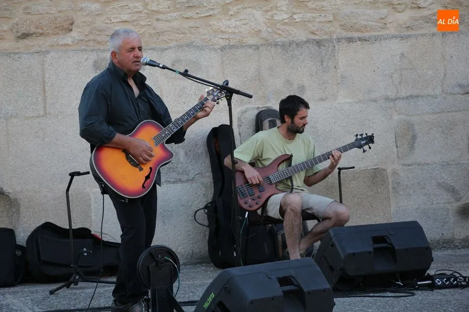 Foto 2 - Baleo anima&nbsp;con su m&uacute;sica folk las fiestas del Corpus en Monleras  