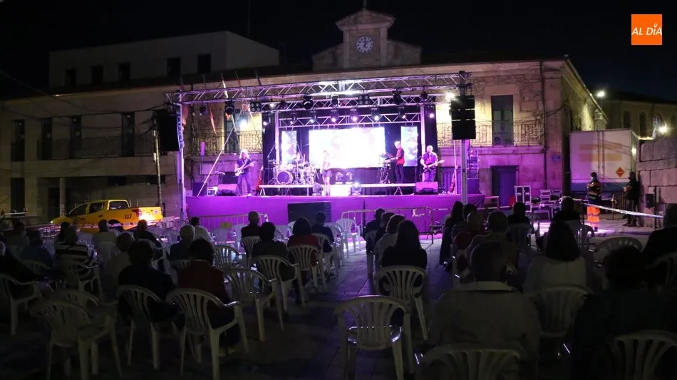 Foto 6 - Bonito tributo a Mecano de Eternal en Vitigudino  
