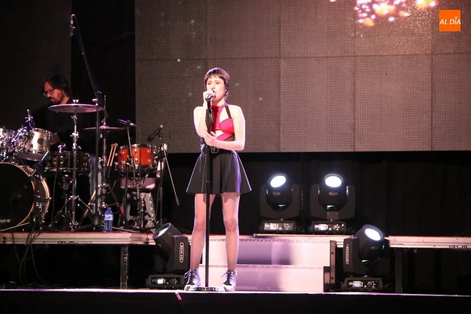 Bonito tributo a Mecano de Eternal en Vitigudino  