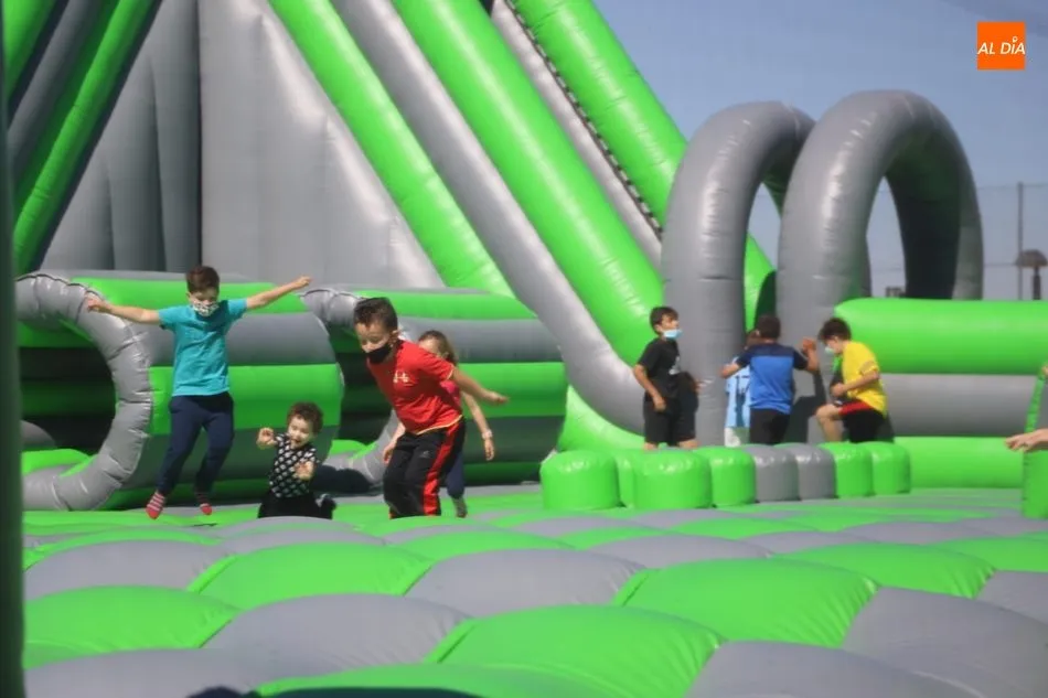 Foto 9 - Villares disfruta el Corpus con un emocionante parque de juegos infantil