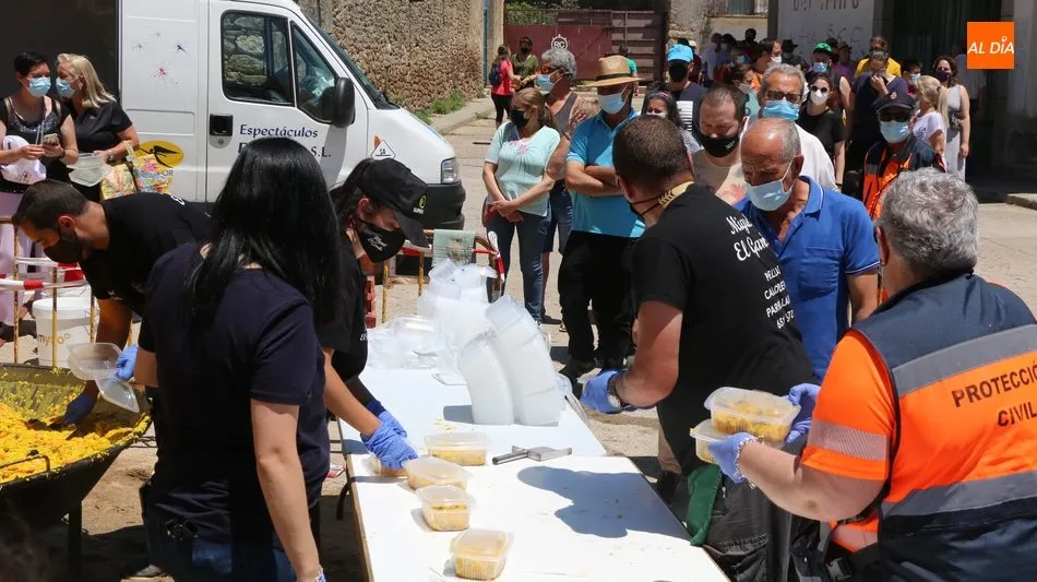 Los voluntarios de Protección Civil fueron los encargados de que se cumplieran las medidas sanitarias anticovid / CORRAL