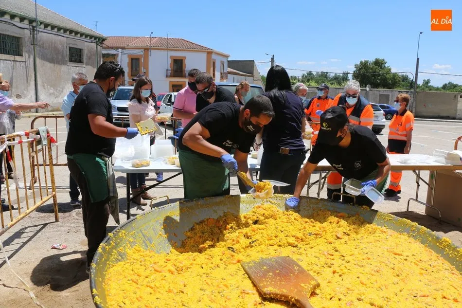 Foto 7 - Paella a tutiplen para despedir el Corpus en Vitigudino  