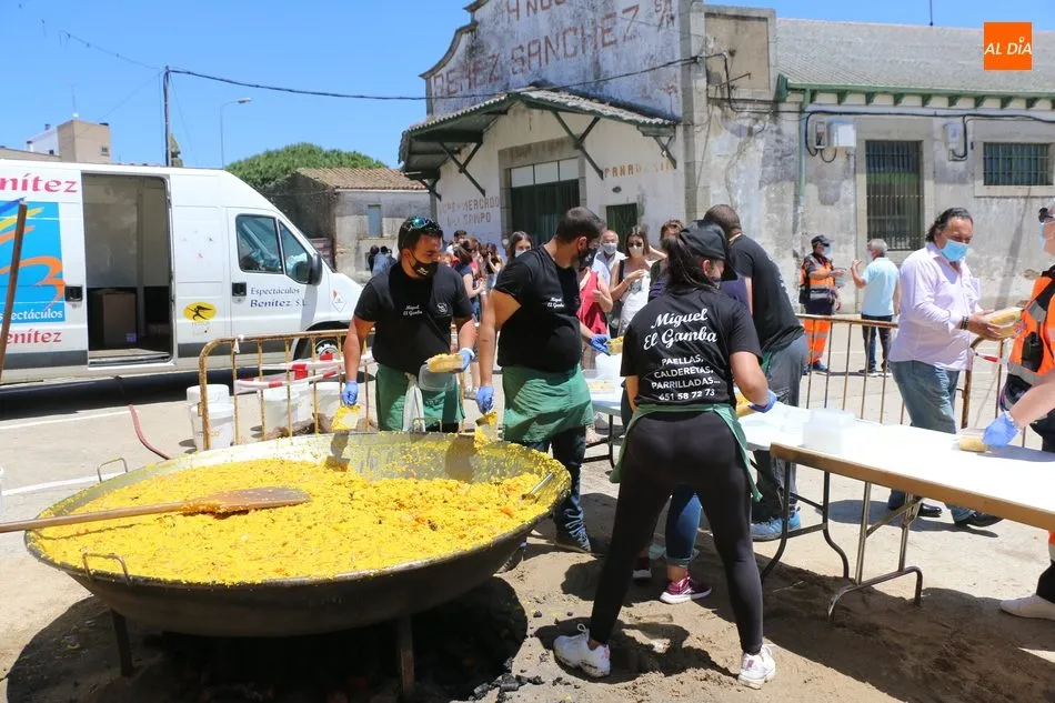 Foto 5 - Paella a tutiplen para despedir el Corpus en Vitigudino  