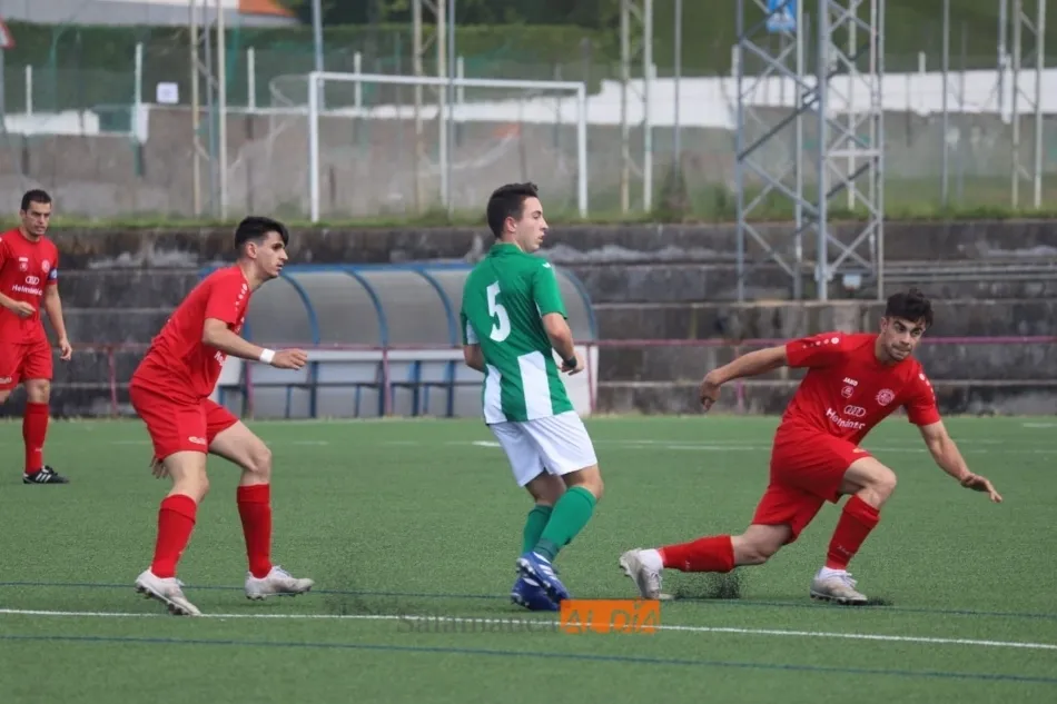 Foto 9 - La m&aacute;quina del Ribert no descarrila y acaricia la final del playoff a Tercera RFEF (1-3)