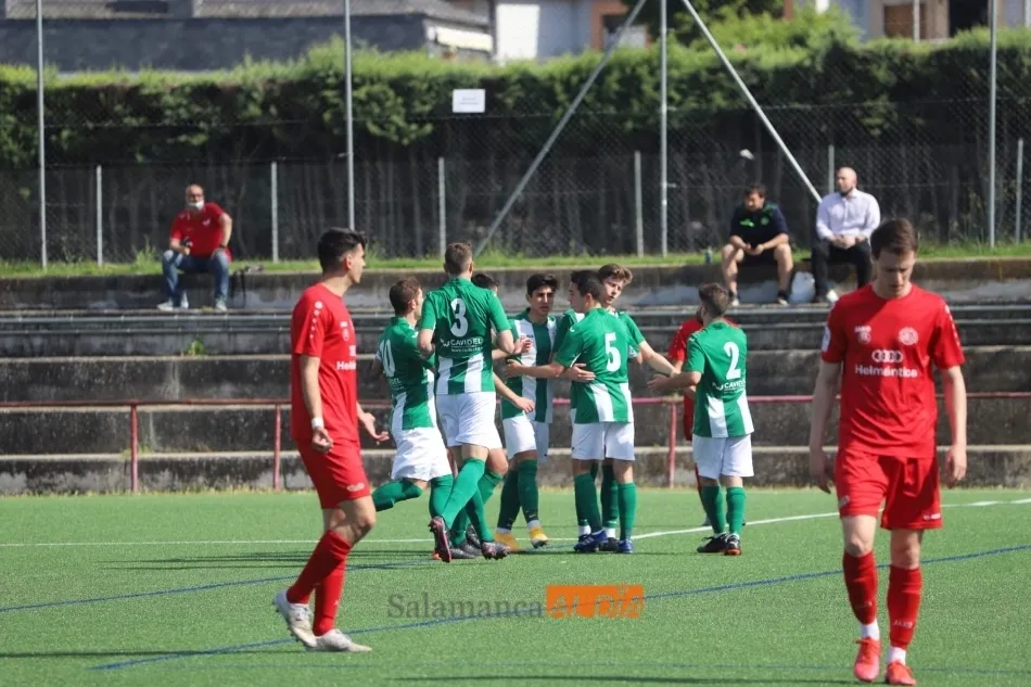 Foto 5 - La m&aacute;quina del Ribert no descarrila y acaricia la final del playoff a Tercera RFEF (1-3)