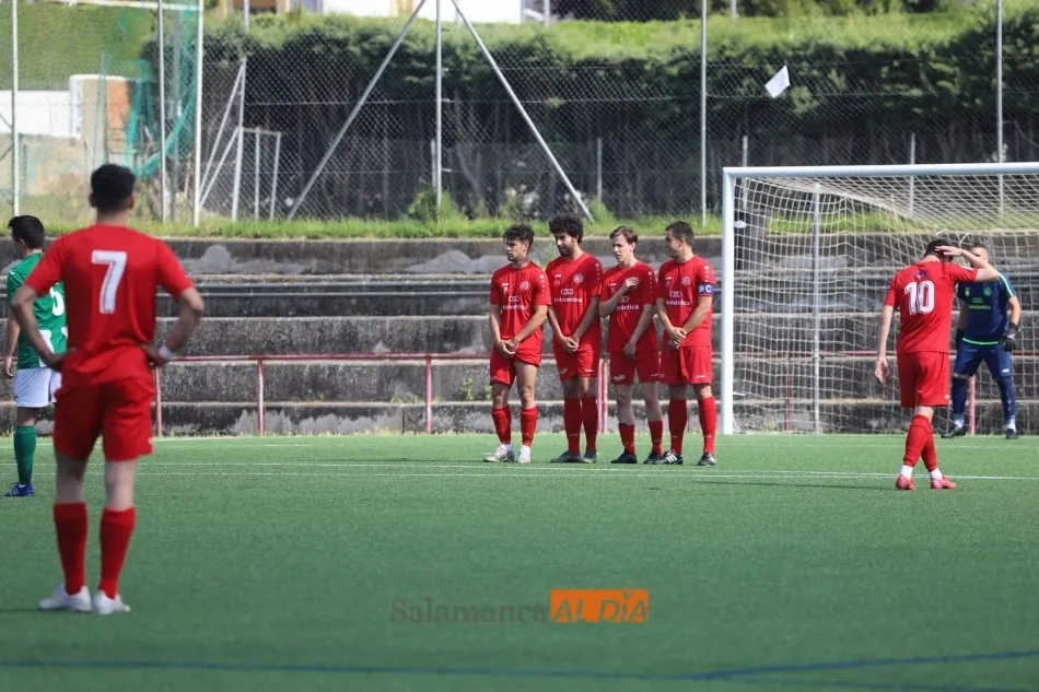 Foto 4 - La m&aacute;quina del Ribert no descarrila y acaricia la final del playoff a Tercera RFEF (1-3)