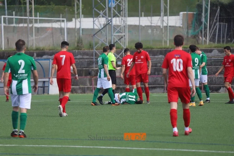 Foto 2 - La m&aacute;quina del Ribert no descarrila y acaricia la final del playoff a Tercera RFEF (1-3)