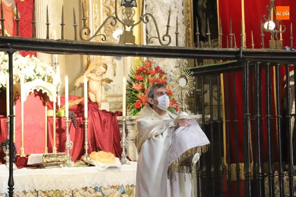Foto 8 - Solemne celebraci&oacute;n de Corpus en la Catedral Nueva con limitaciones por la pandemia