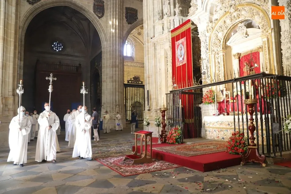 Foto 6 - Solemne celebraci&oacute;n de Corpus en la Catedral Nueva con limitaciones por la pandemia