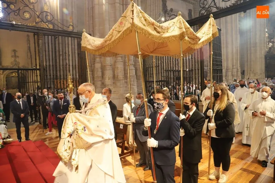 Foto 4 - Solemne celebraci&oacute;n de Corpus en la Catedral Nueva con limitaciones por la pandemia