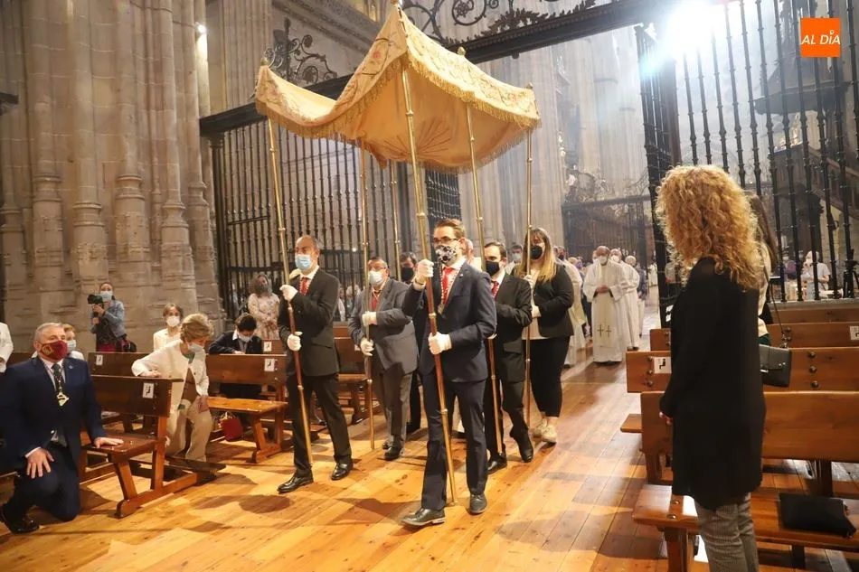 Foto 3 - Solemne celebraci&oacute;n de Corpus en la Catedral Nueva con limitaciones por la pandemia