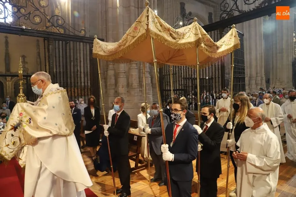 Foto 2 - Solemne celebraci&oacute;n de Corpus en la Catedral Nueva con limitaciones por la pandemia