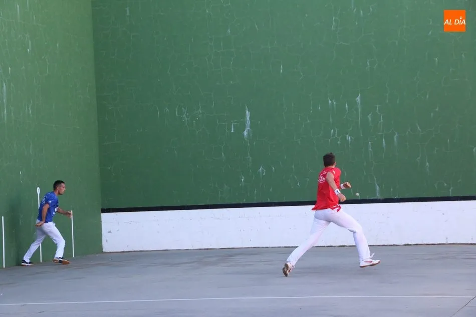Foto 7 - Vibrante partido de pelota a mano en Monleras para despedir el Corpus  