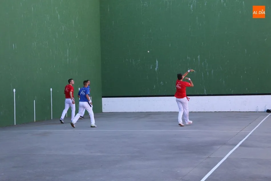 Foto 5 - Vibrante partido de pelota a mano en Monleras para despedir el Corpus  