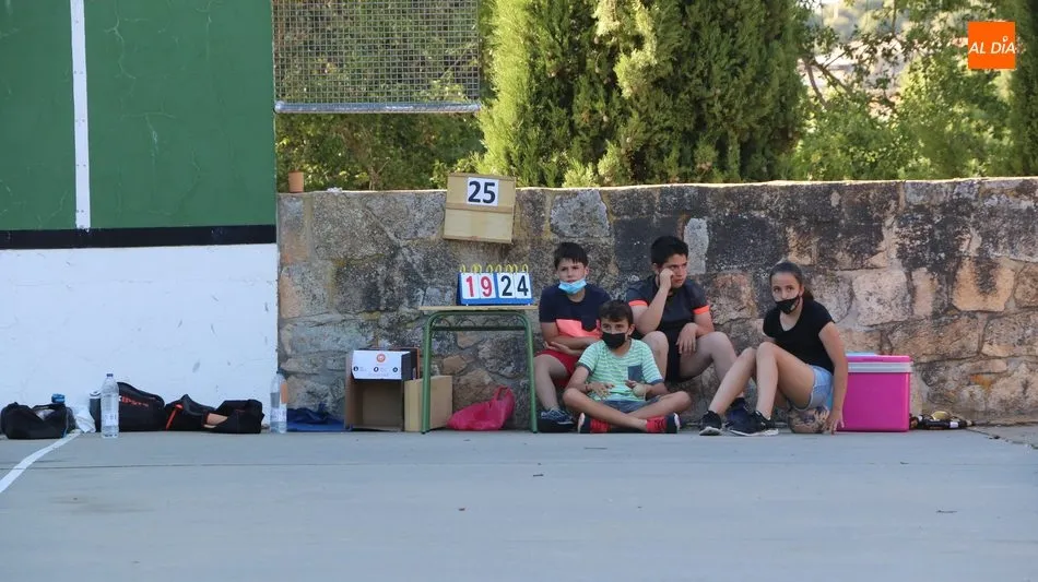 Vibrante partido de pelota a mano en Monleras para despedir el Corpus  