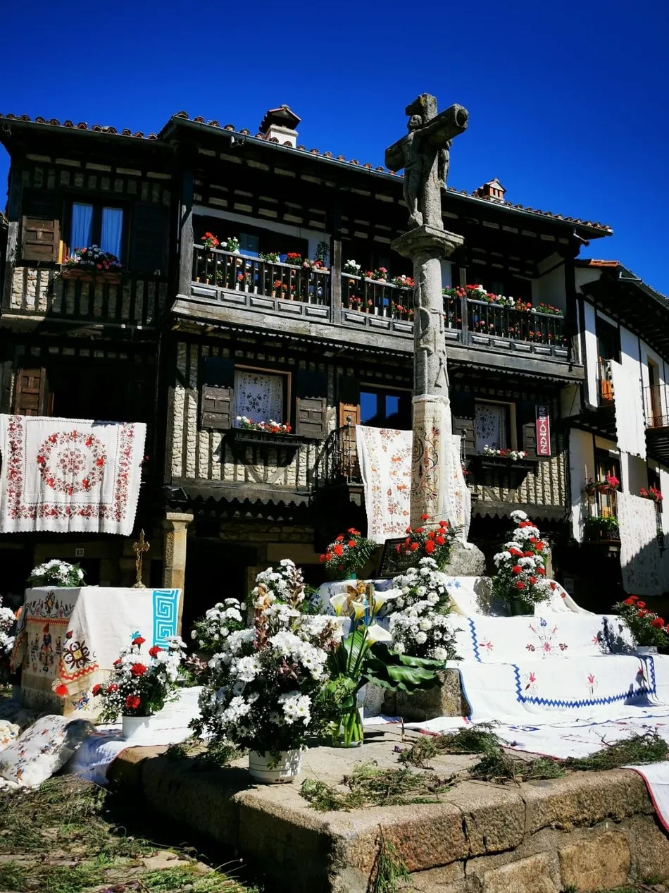 Foto 11 - La Alberca se viste de gala para un reducido Corpus