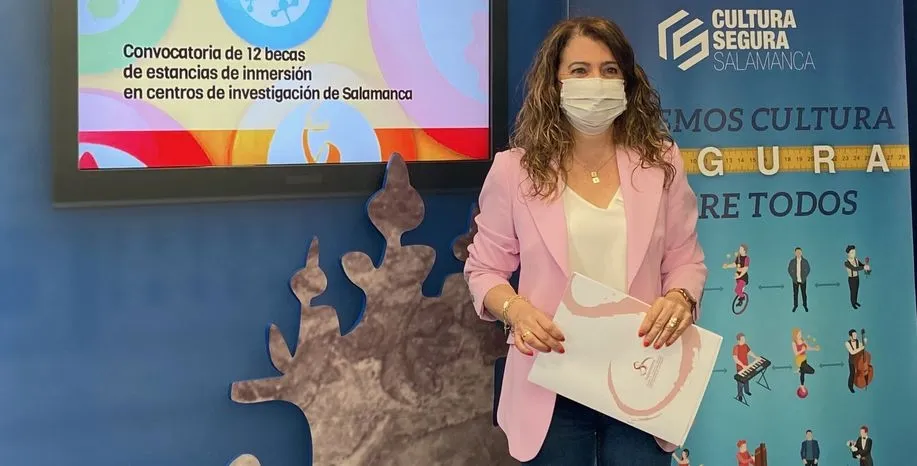 La concejala de Educación, Mª Victoria Bermejo, en la presentación de estas becas
